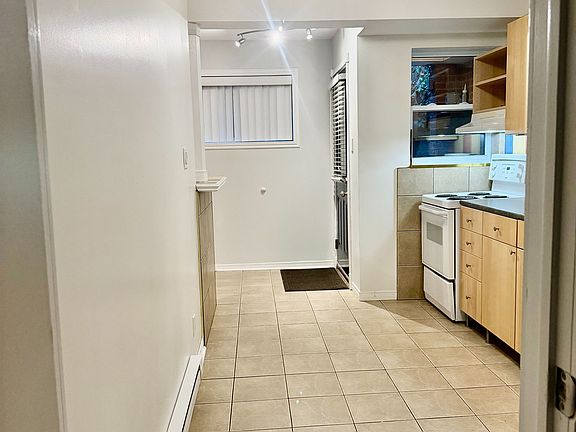 4th image of 6 Greenlaw Ave #Basement