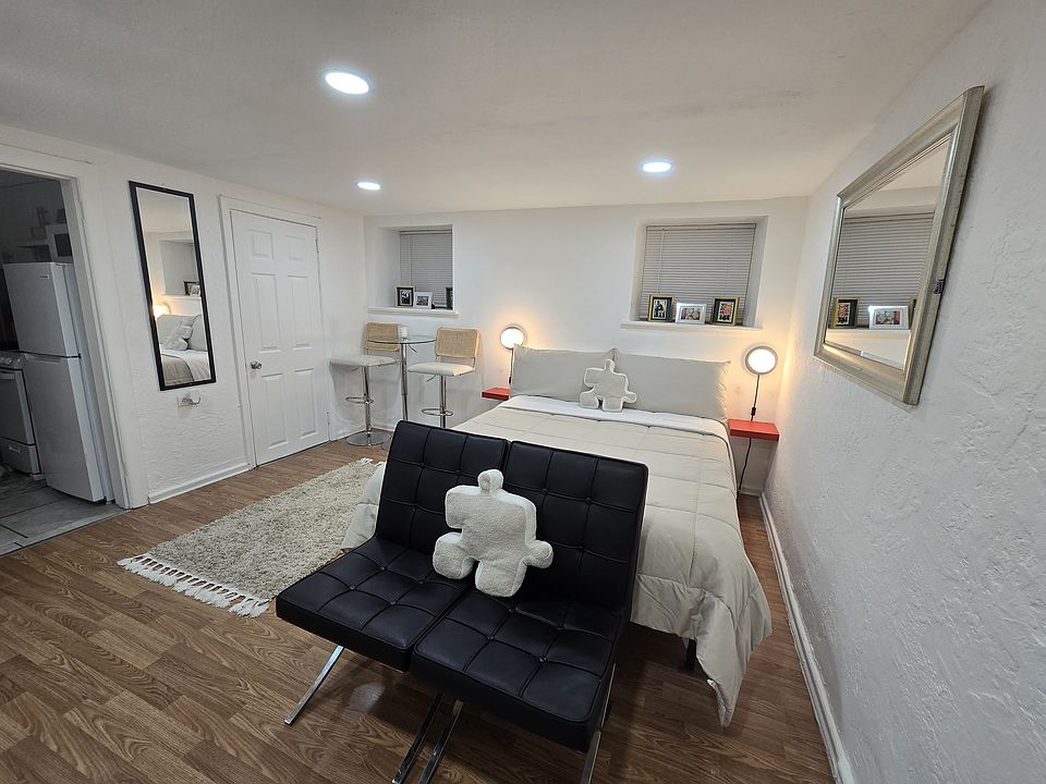 MAIN LIVING/SLEEPING AREA