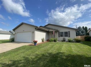 3040 Buena Vista Dr, Springfield, IL 62707