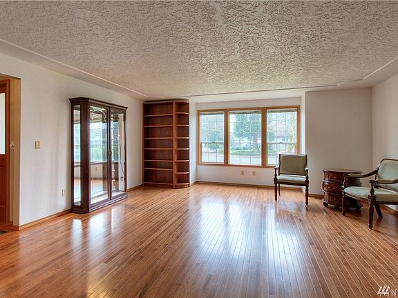 3rd image of 4612 39th Ave SE