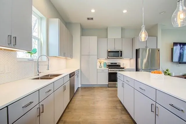8411 Hempstead Rd #G — Photo 25