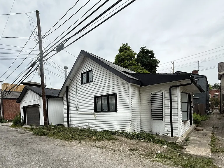 295 E Whittier St — Photo 11