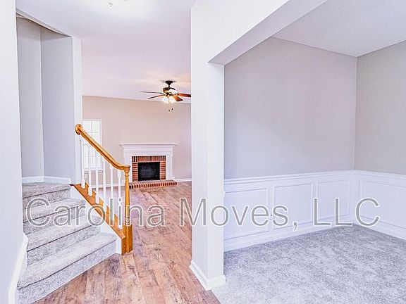 3rd image of 211 Windsong Dr