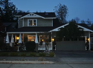 9416 NE North Town Loop, Bainbridge Island, WA 98110