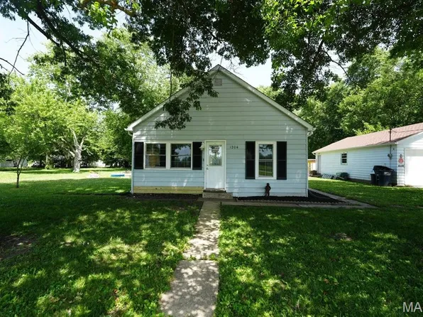 1204 Williamson Ave, Staunton, IL 62088
