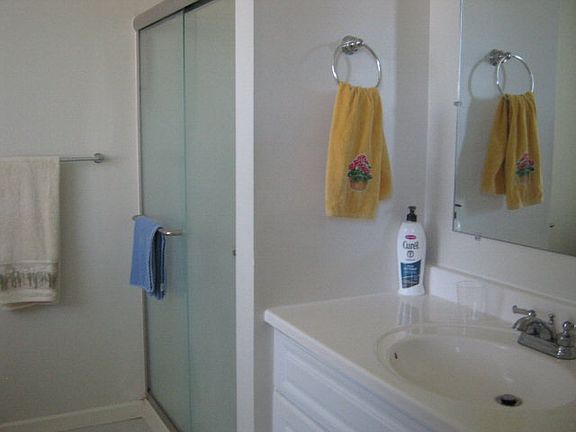 3rd image of 111 Kings Orchard Ln
