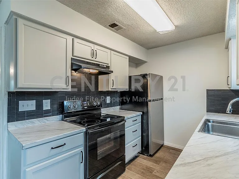 929 Vedral Pl #929 — Photo 6
