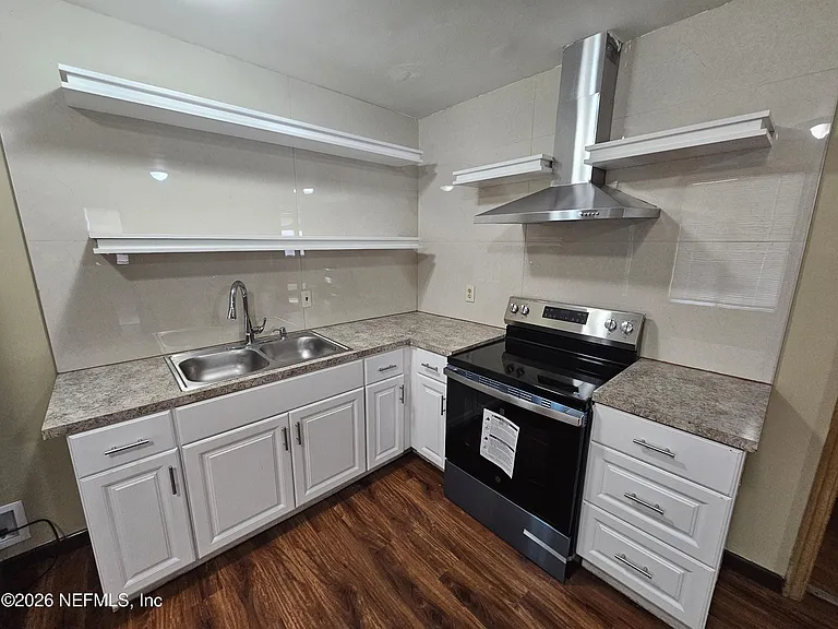 444 Alder St — Photo 3