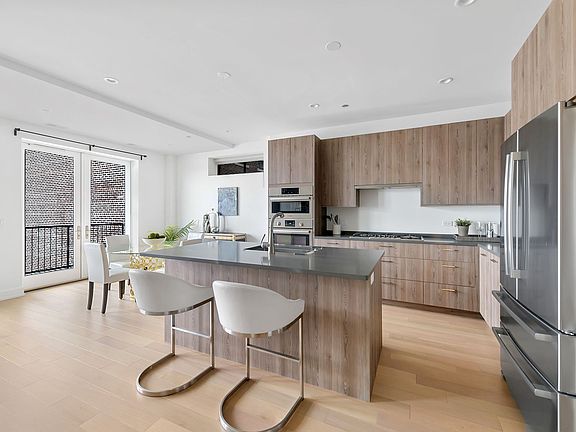 2nd image of 434 W Melrose St APT 502