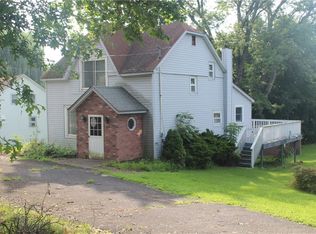 343 Echo Lake Rd, New Hampton, NY 10958