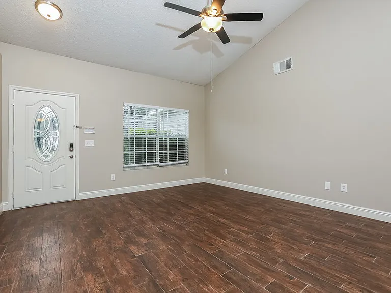 929 Old Mail Ln — Photo 4