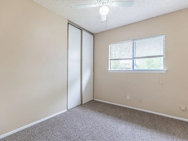 9643 Bratton Dr — Photo 16