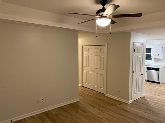 2nd image of 428 Sandburg Dr