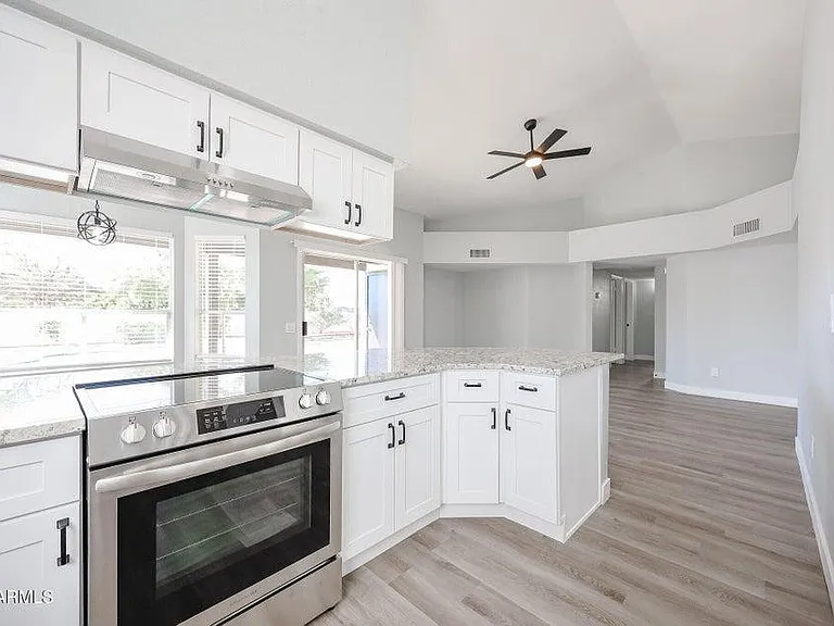 3951 E Waltann Ln — Photo 18