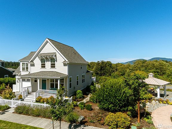 Setting next to park adds privacy and beauty.