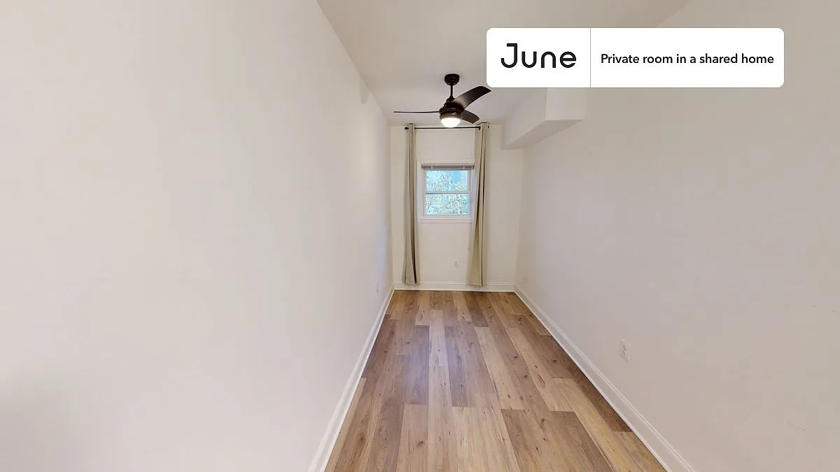 Full bedroom in 5 bed/3.5 bath home in Upper Central NE #810 B — Photo 4