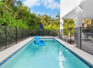719 Park Ave, Naples, FL 34110