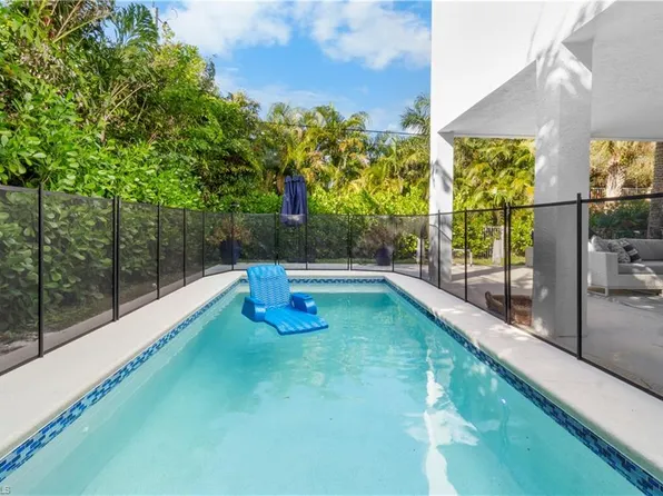 719 Park Ave, Naples, FL 34110