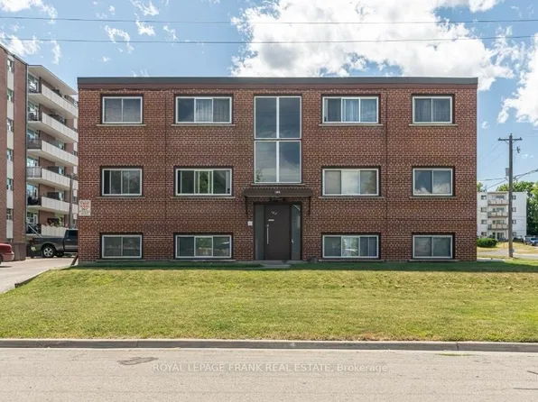 180 Nipigon St #4, Oshawa, ON L1J 4N5