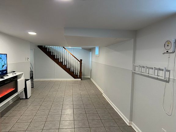 3rd image of 4467 Garden Ave