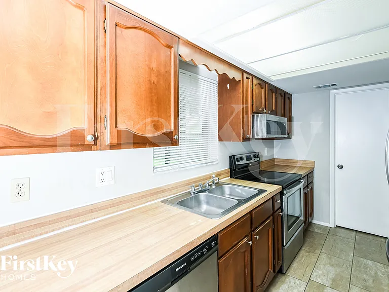 2278 Hialeah St NE — Photo 6