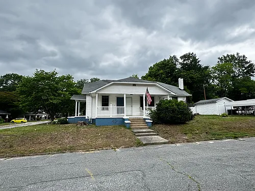 352 Kerr St NW Photo 1