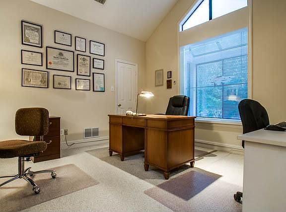 3rd image of 2610 Cedarwood Ct