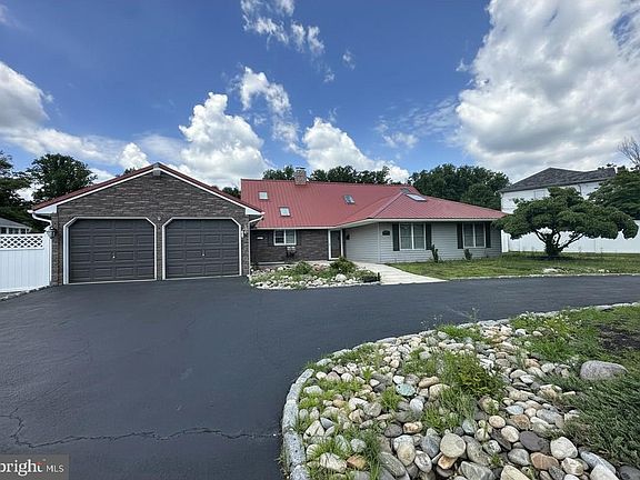 4th image of 24 Rose Apple Rd