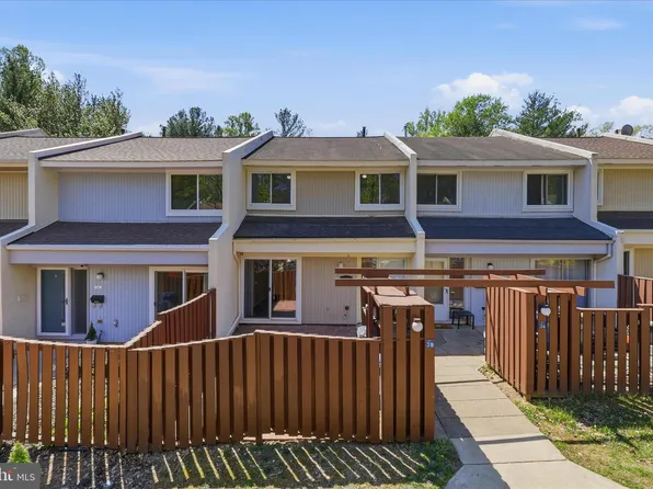 2438 Southgate Sq, Reston, VA 20191