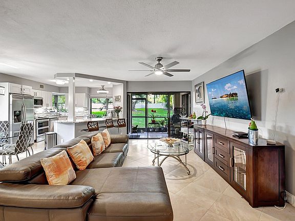 5th image of 2401 Aspen Way #2401
