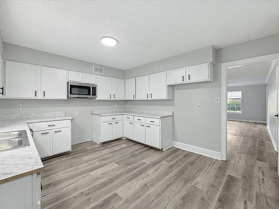 2nd image of 3249 Thirteen Colony Mall APT 3A