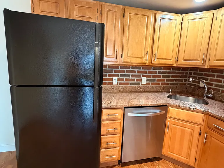 95 E Broadway St #10 — Photo 5
