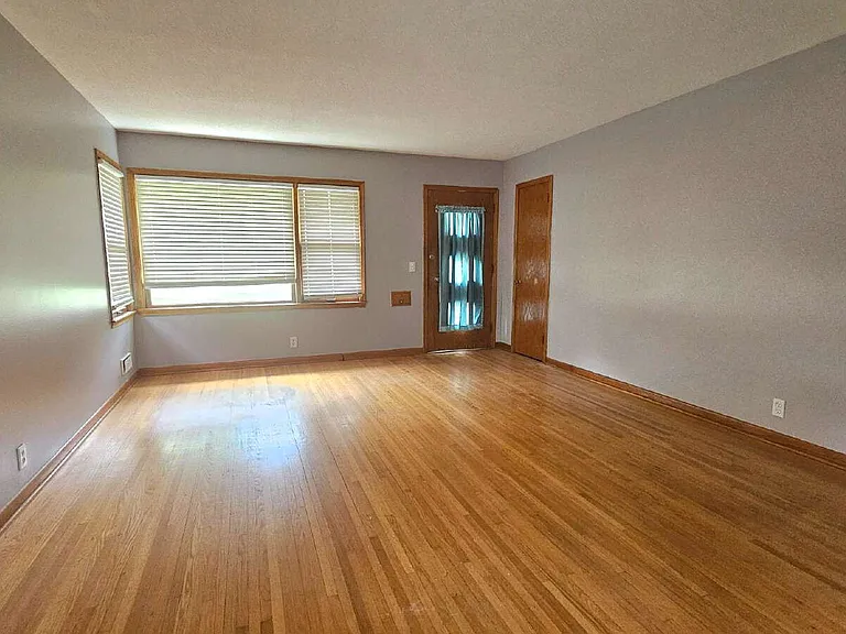 3 bed, 2.0 bath, 1225 sqft, $2,095 — Photo 6