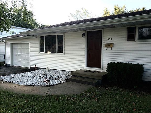 3rd image of 803 Hillcrest Dr