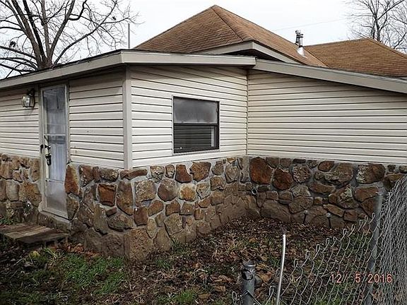 5th image of 227 Doke St