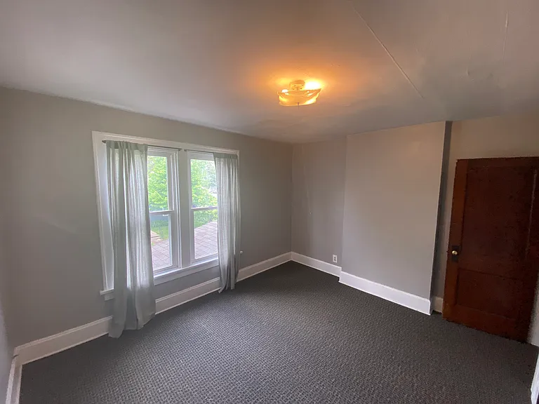 2396-2398 Glenmawr Ave — Photo 16