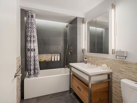 5th image of 211 E 13th St #Penthouse 1
