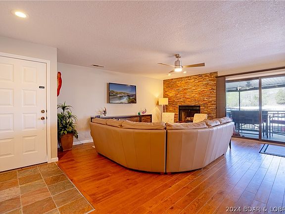 2nd image of 1364 Pelham Pkwy #B