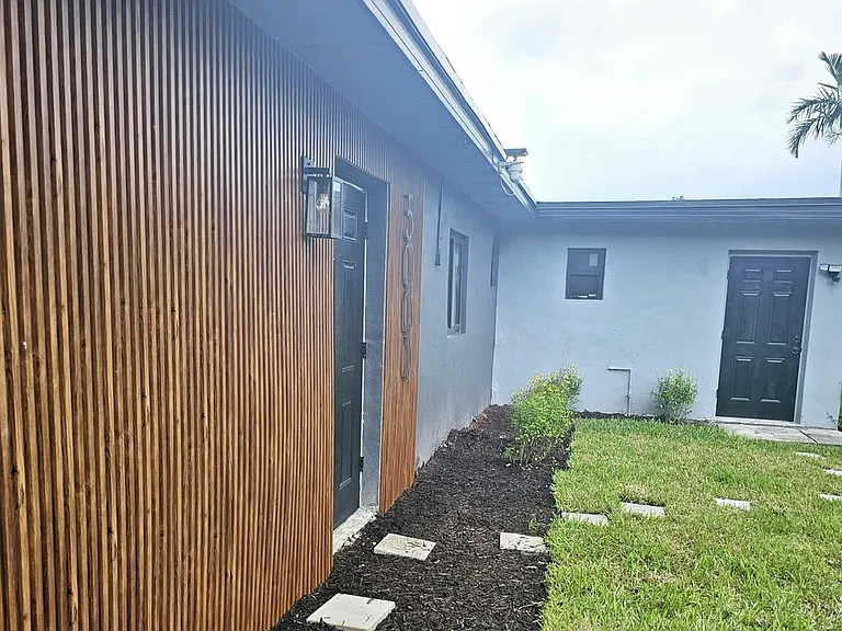 5000 SW 26th Ave — Photo 9