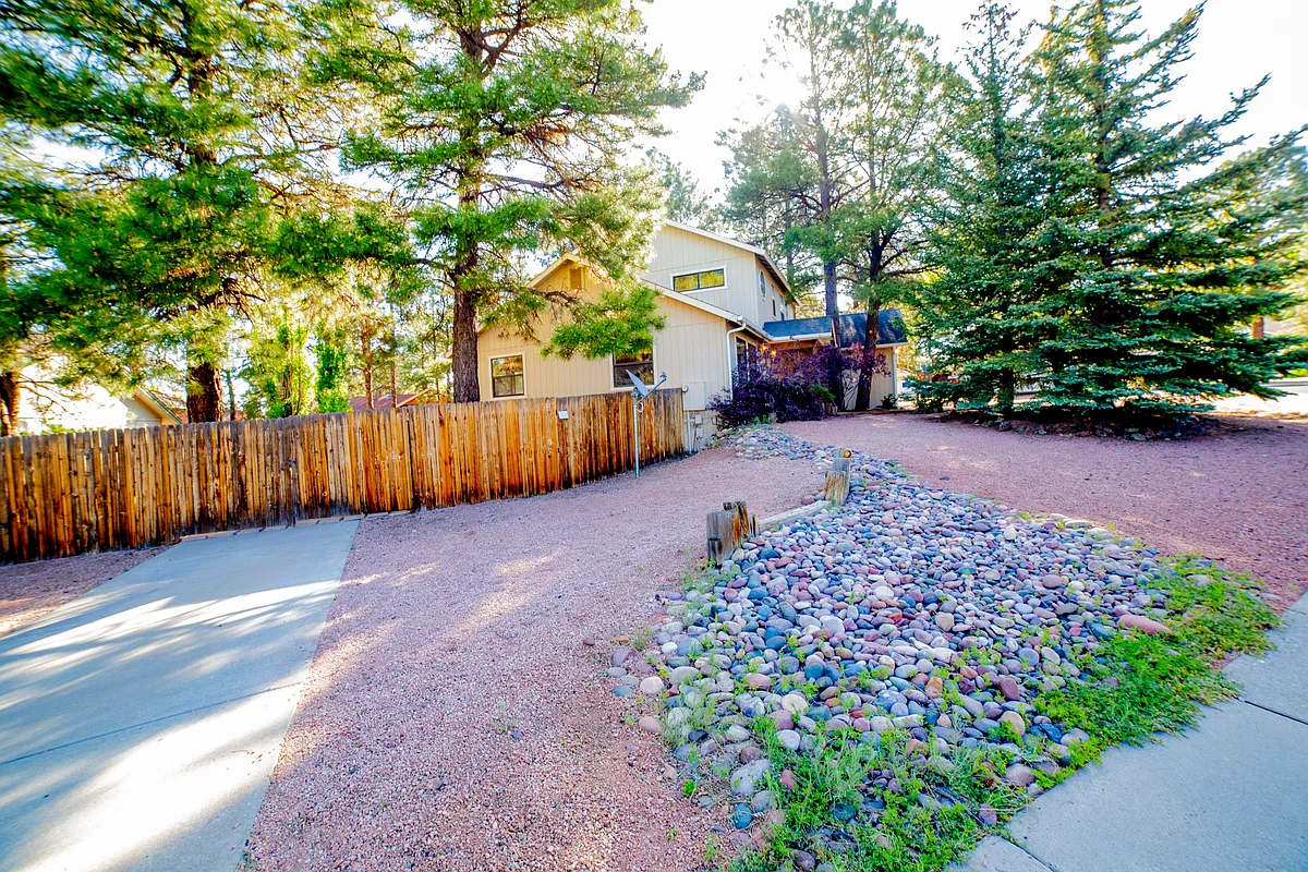 Building Photo - 2562 N Fox Run Dr