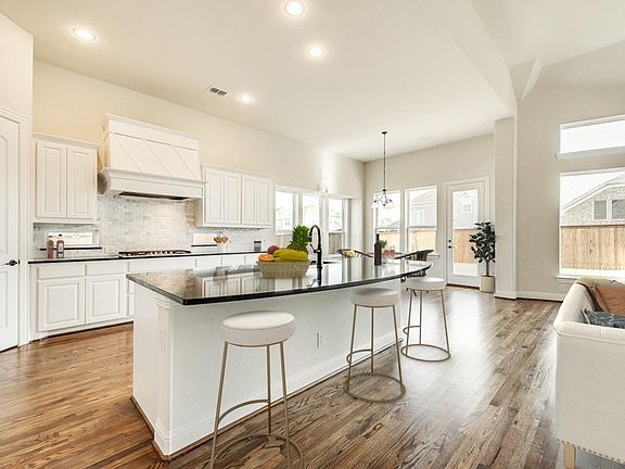 5th image of 820 Holly Anne Ln