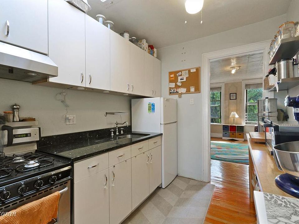 2nd image of 394 4th St #3