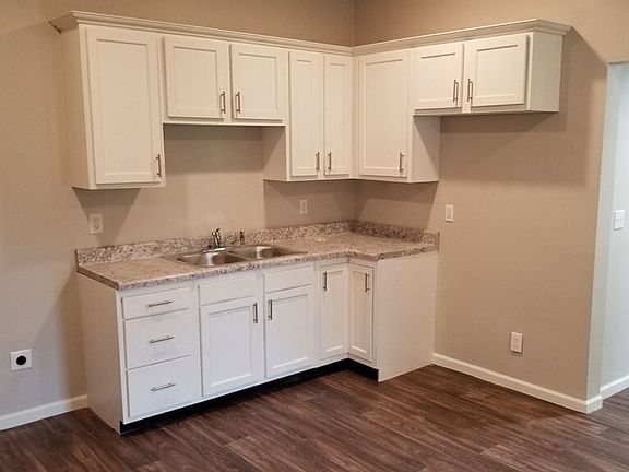 3rd image of 226-228 S Oak St #1