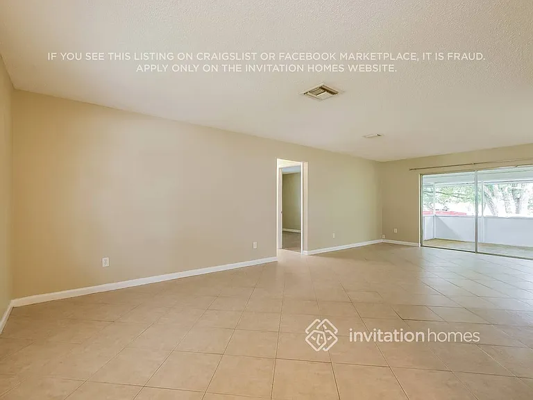 2454 Hope Ave — Photo 3