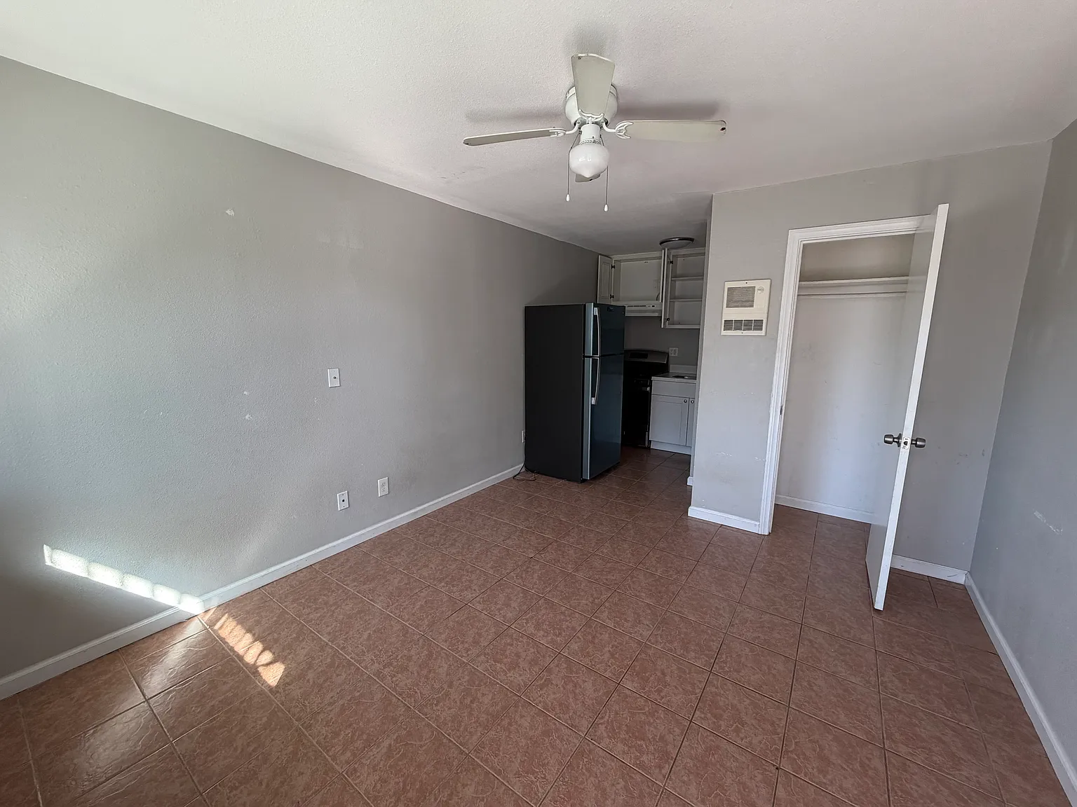 Studio, 300 sqft, $1,450 — Photo 3