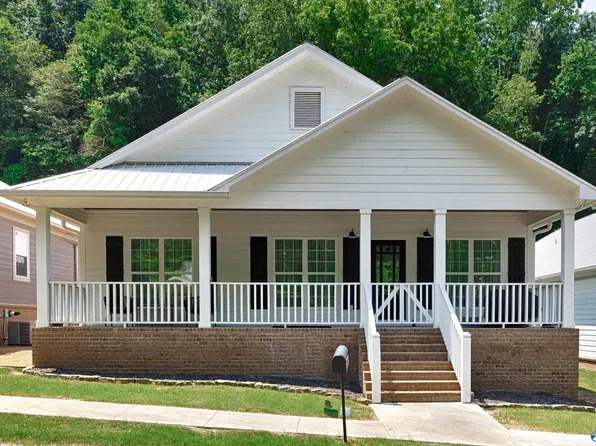 1521 Patterson St, Guntersville, AL 35976