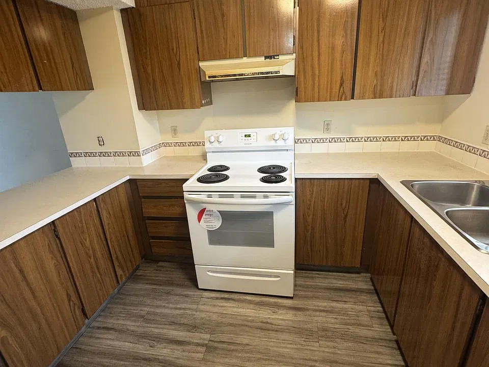 100 Street NW #16557