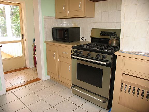 3rd image of 1130 Jensen Ave