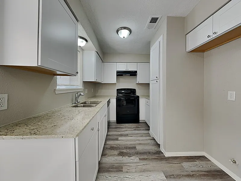 4 bed, 2.0 bath, 1382 sqft, $1,650 — Photo 3