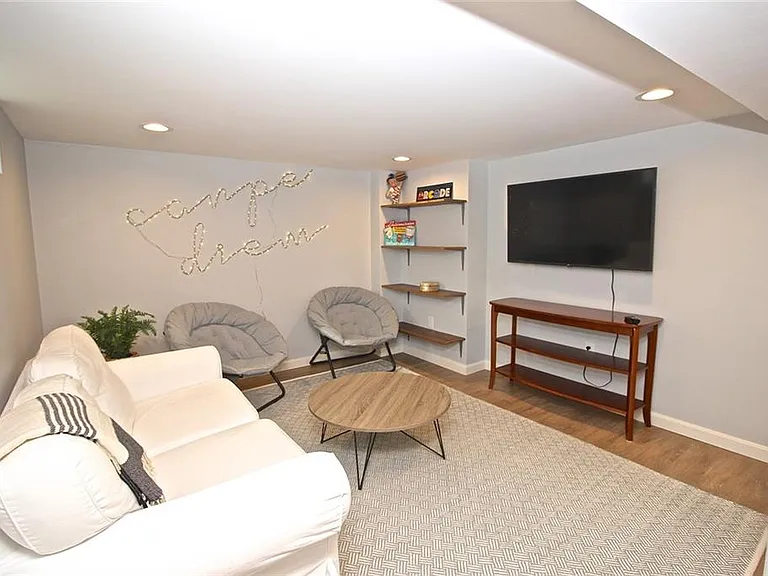 139 Coggeshall Ave — Photo 34